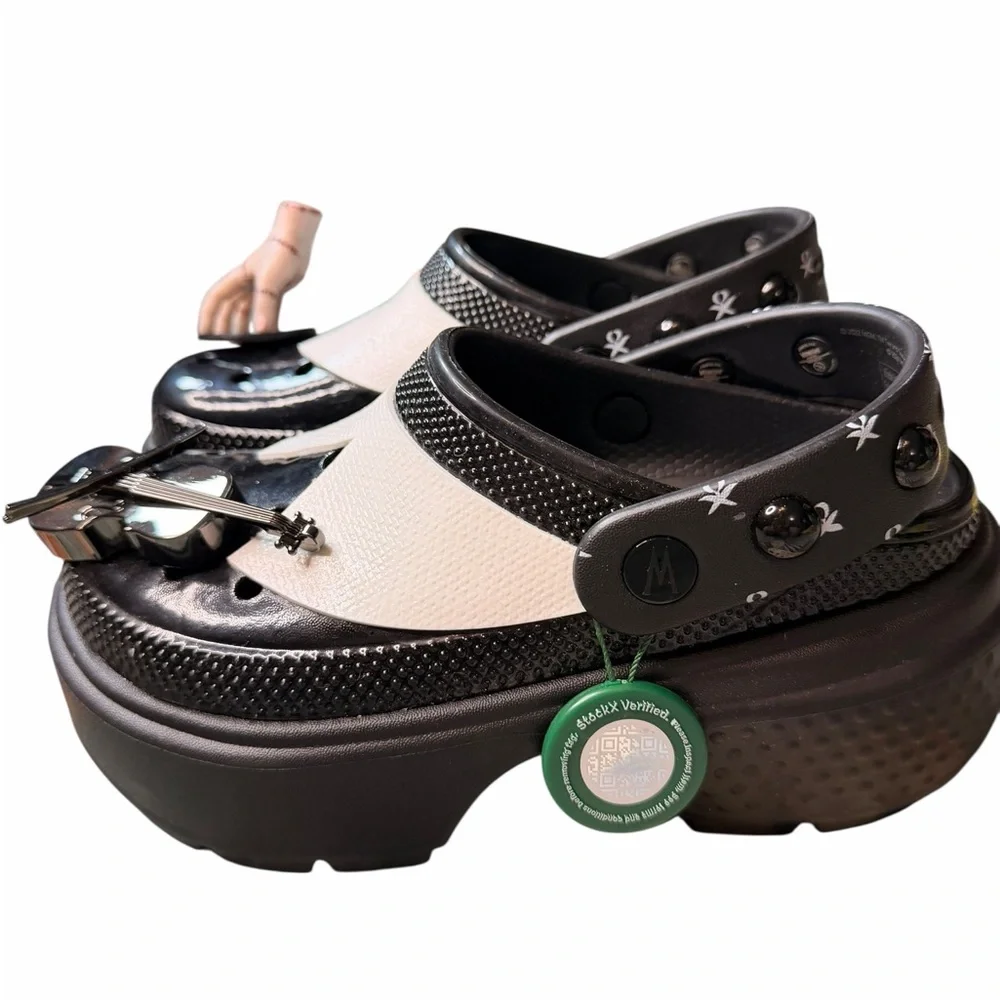 CROCS Womens Wednesday Addams Clogs NWT Authenticated - Picture 4 of 6